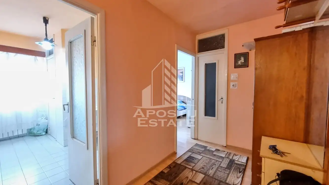 Apartament 2 camere, decomandat, zona Calea Lipovei