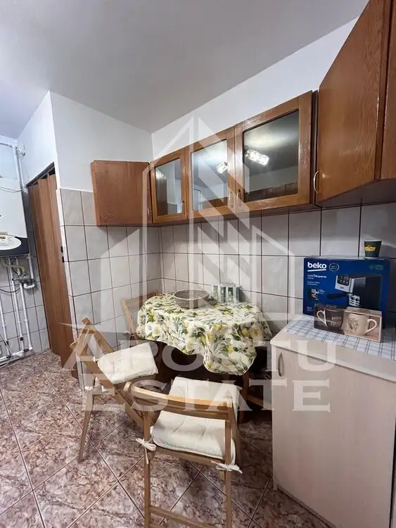 Apartament cu 3 camere in zona Sagului cu balcon si centrala proprie