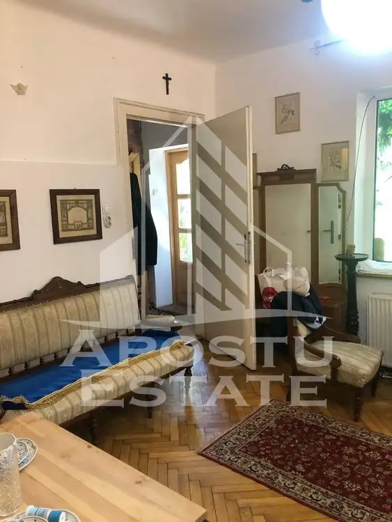 Apartament cu o camera la casa, Semicentral