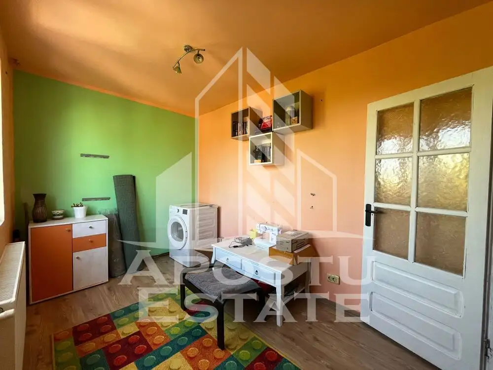 Apartament cu 4 camere, centrala proprie, zona Spitalul Judetean