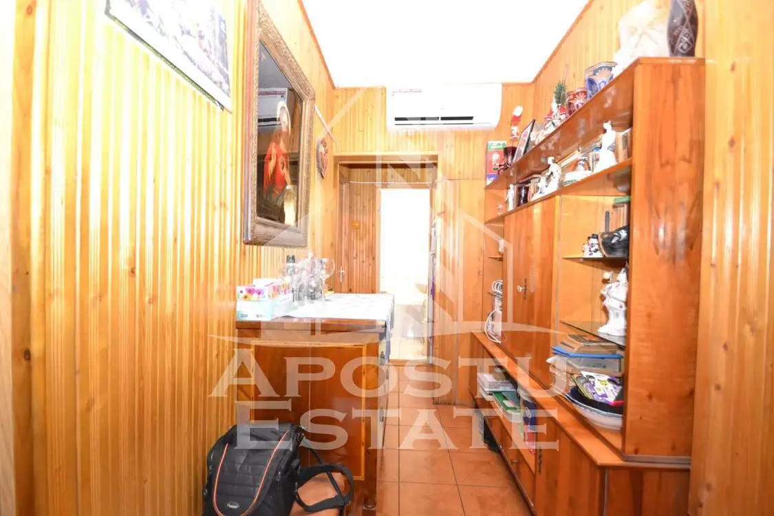 Apartament cu 3 camere, decomandat, etajul 2 ,in Calea Sagului