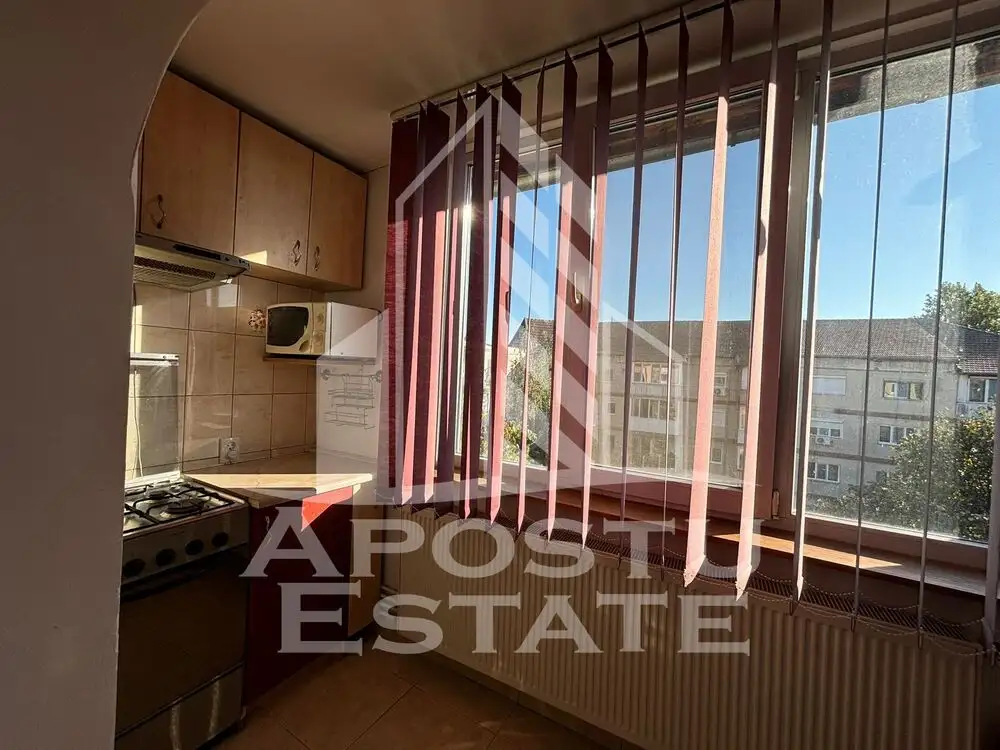 Apartament cu 3 camere, centrala proprie, Zona Soarelui