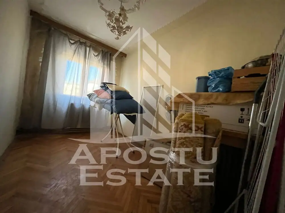 Apartament cu 3 camere, decomandat, etaj intermediar in zona Girocului