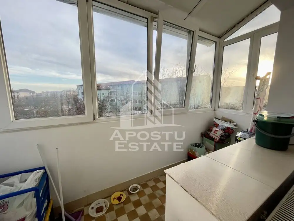 Apartament cu 3 camere, 2 bai, centrala proprie, zona Dambovita