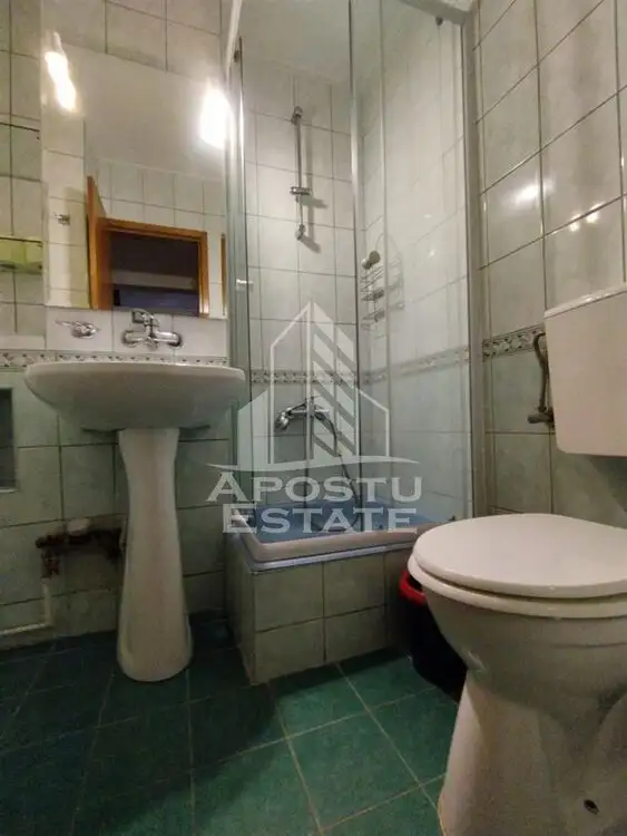 Apartament 4 camere, garaj propriu, centrala proprie, zona Lipovei