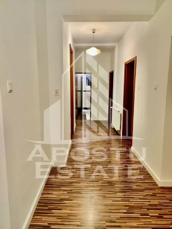 Apartament spatios cu 4 camere in zona Sagului