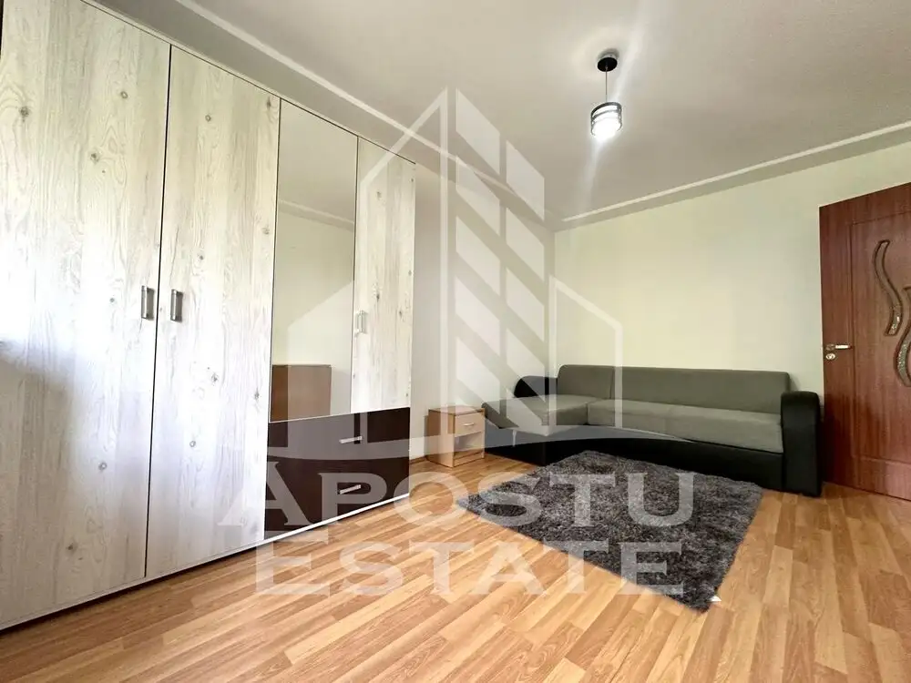 Apartament cu o camera, etajul 3, zona Girocului