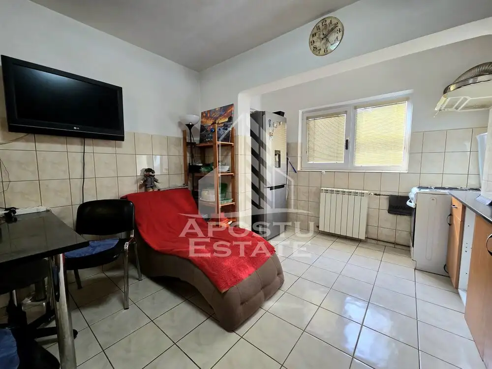 Apartament decomandat, 2 camere, etaj intermediar, Lipovei