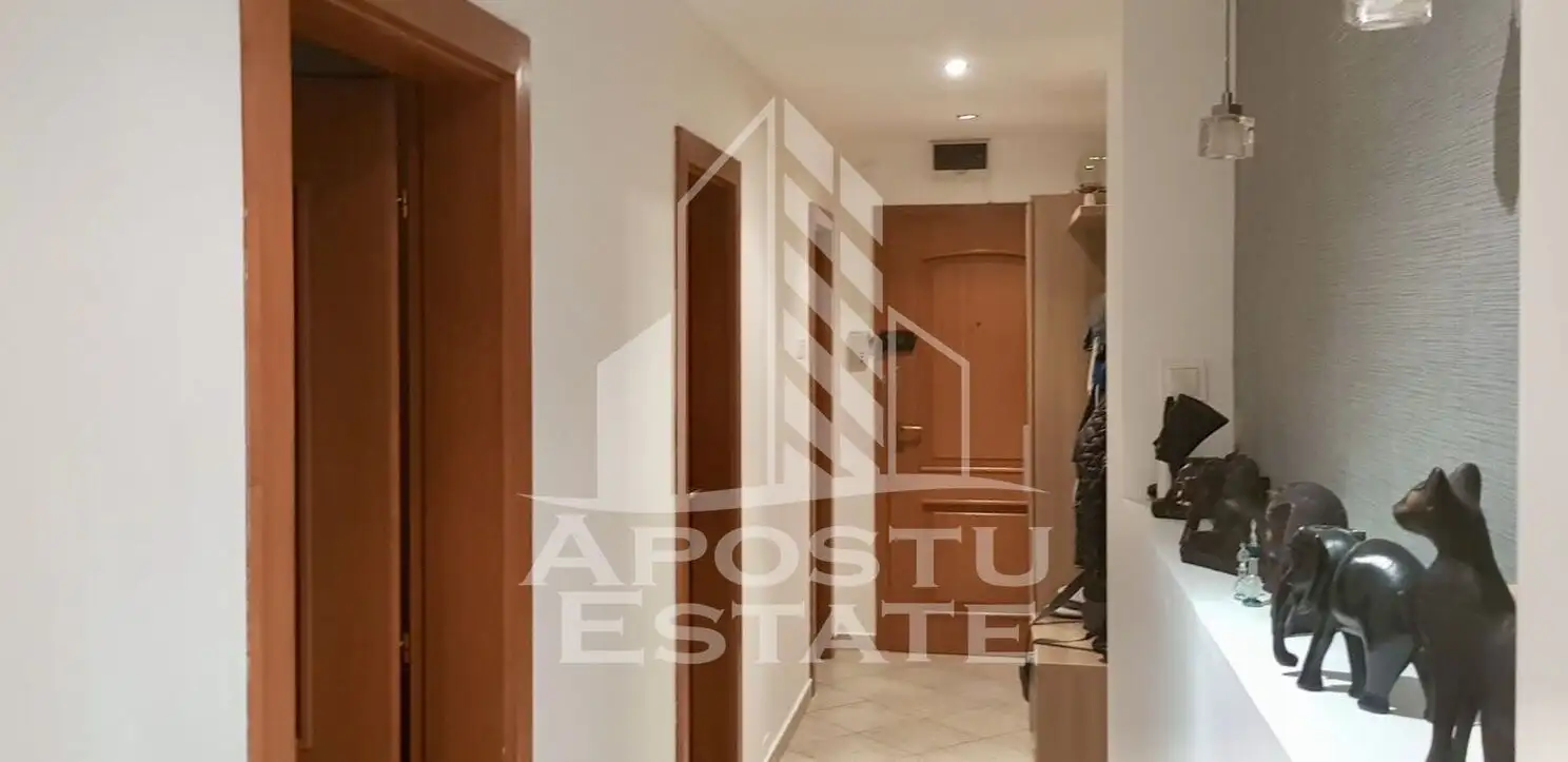 Apartament cu 4 camere decomandat, zona Dambovita