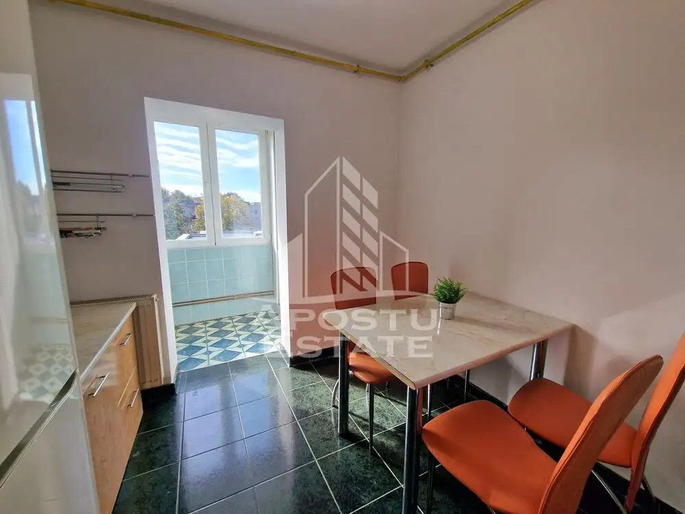 Apartament cu 2 camere, decomandat, centrala proprie, zona Lipovei