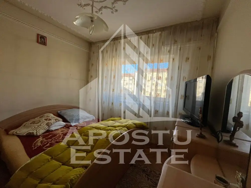 Apartament cu 3 camere, decomandat, etaj intermediar in zona Girocului