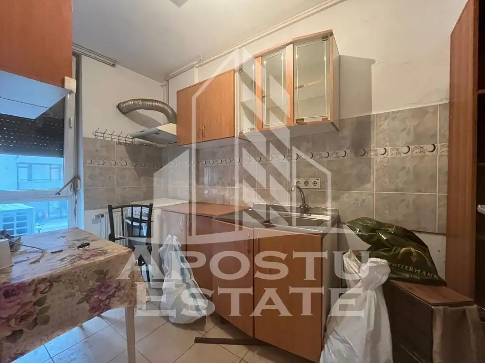 Apartament cu 1 camera, cu parcare subterana si boxa, in zona Sagului