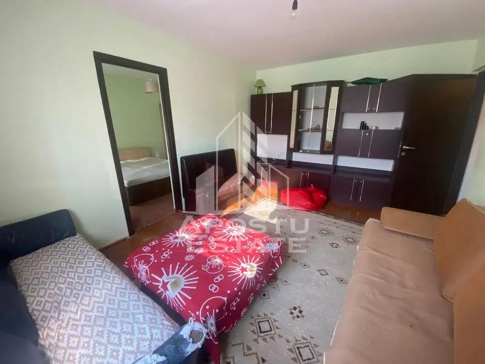 Apartament 2 camere, semidecomandat, in zona  Dambovita