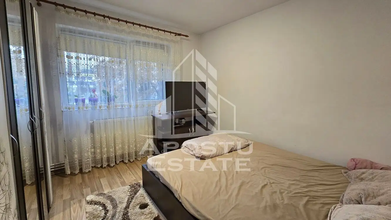 Apartament cu 2 camere, etaj 1, centrala proprie, zona Lipovei