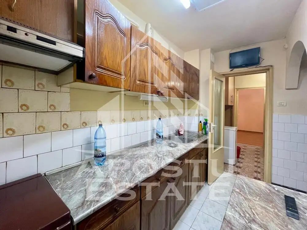 Apartament 3 camere, decomandat - zona Vlaicu, 5 Colturi