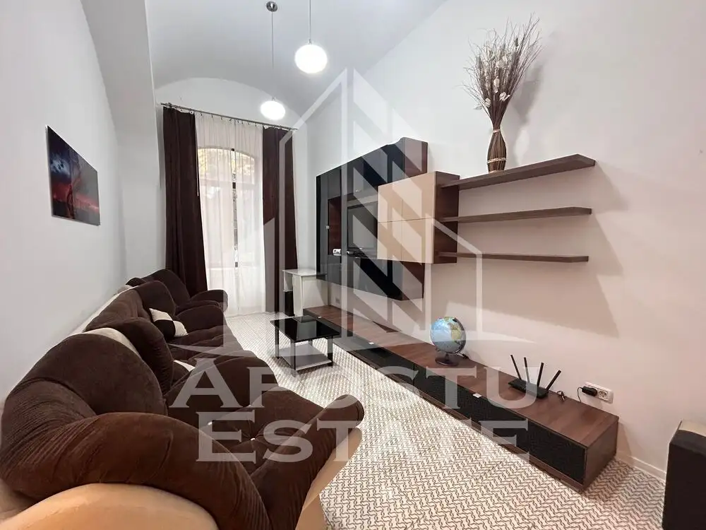 Apartament 2 camere, renovat cu loc de parcare in Piata Libertati