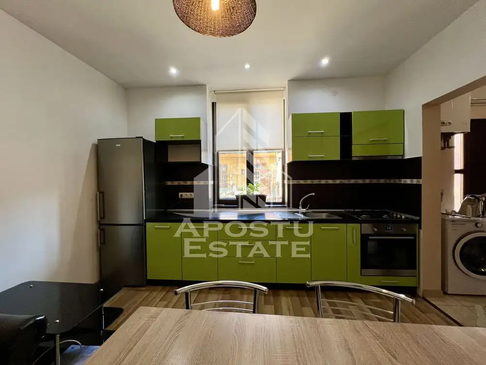 Apartament 2 camere renovat, 2 boxe si loc de parcare