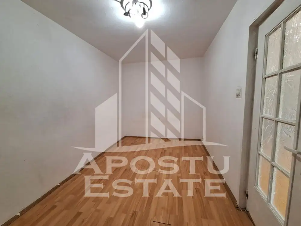 Apartament cu 2 camere la parter, Aurel Vlaicu