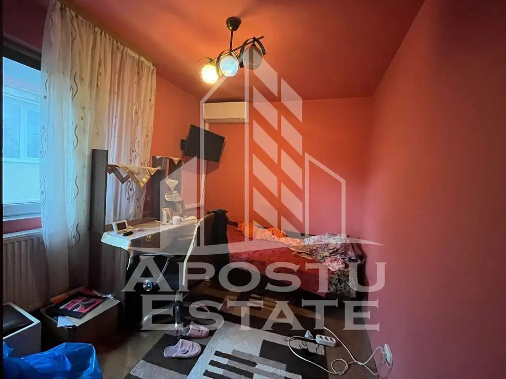 Apartament cu 3 camere, centrala proprie, etajul 1, zona Sagului