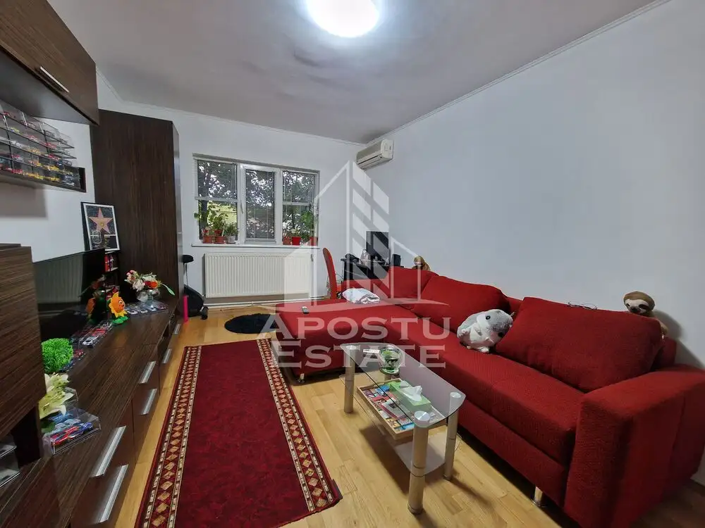 Apartament cu 2 camere, centrala proprie, etaj 1, zona Lipovei