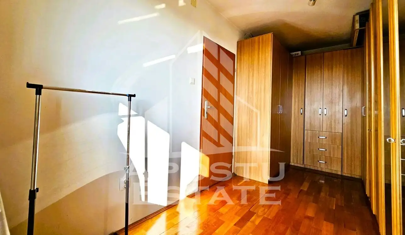 Apartament 4 camere, decomandat 2 bai, 2 balcoane, Central