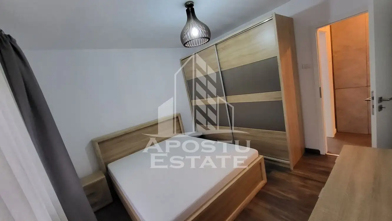 Apartament renovat cu 3 camere,2 bai,Aradului