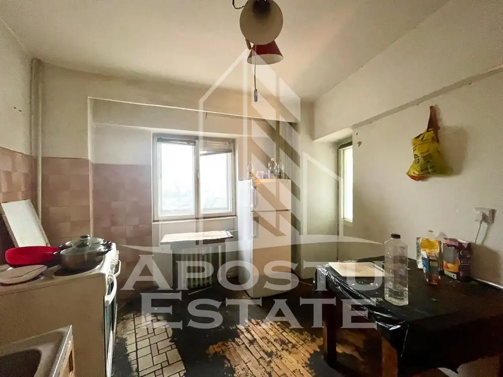 Apartament 2 camere, 2 balcoane si garaj - zona Intim