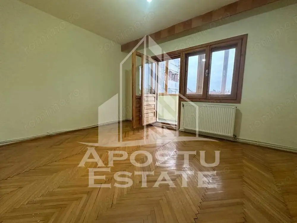 Apartament cu 3 camere, etajul 1, zona Sagului