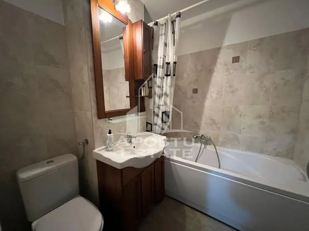 Apartament 3 camere, centrala proprie, zona Lipovei