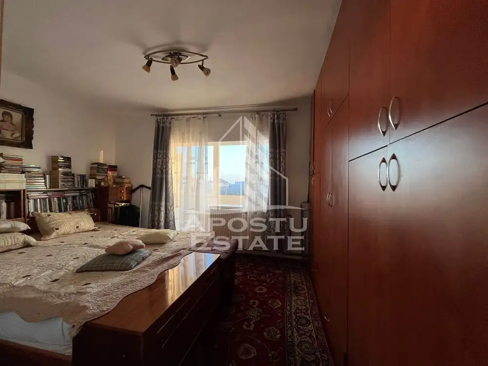 Apartament cu 3 camere, decomandat, 2 bai, 2 balcoane,zona Dambovita