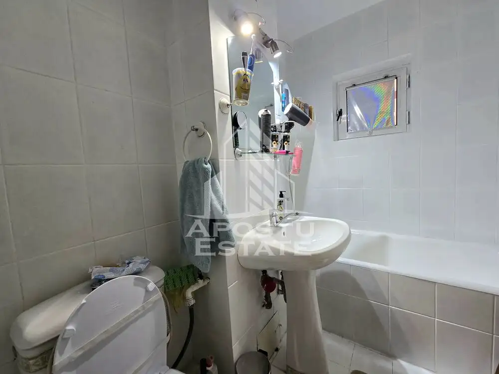 Apartament cu 2 camere, etaj intermediar, zona Aradului