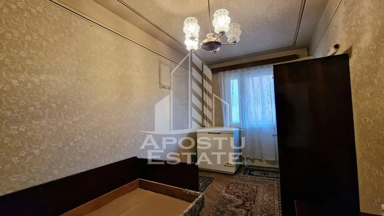 Apartament cu 3 camere, centrala proprie, etaj 3, zona Dacia