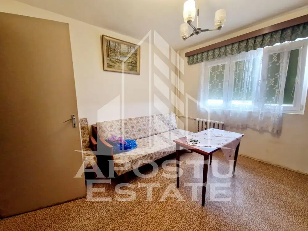 Apartament cu 3 camere,decomandat,98 mp,etaj intermediar,Aradul Nou