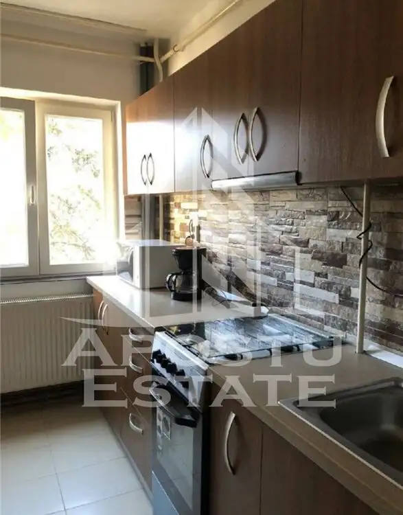 Apartament cu 3 camere, etajul 2, zona Take Ionescu