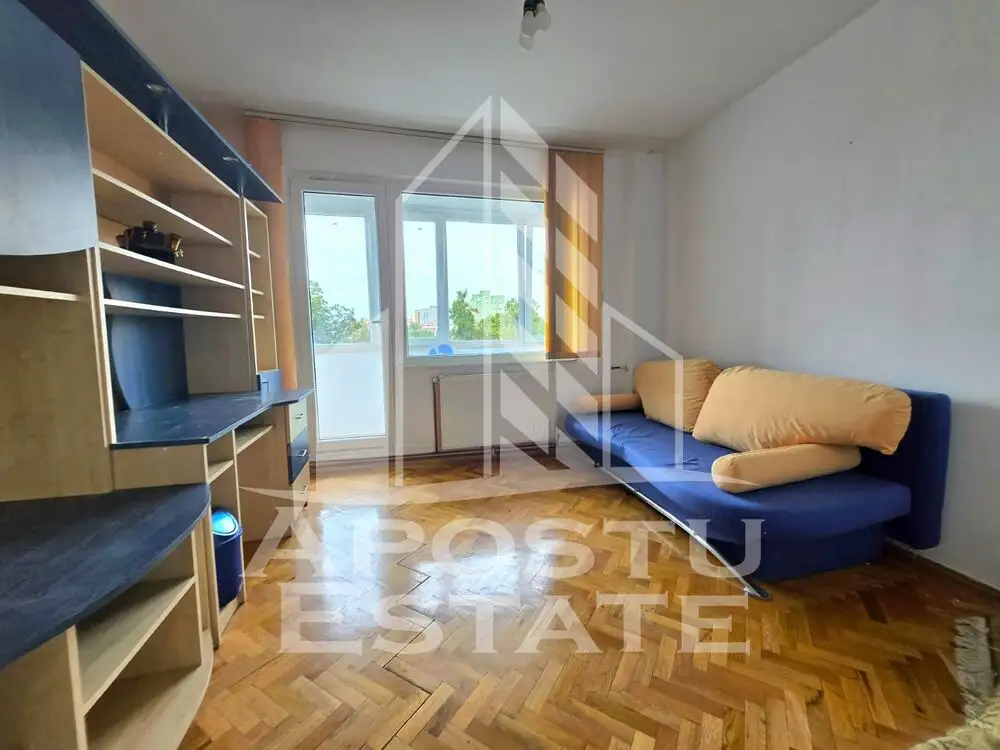 Apartament cu 2 camere, decomandat, in zona Circumvalatiunii