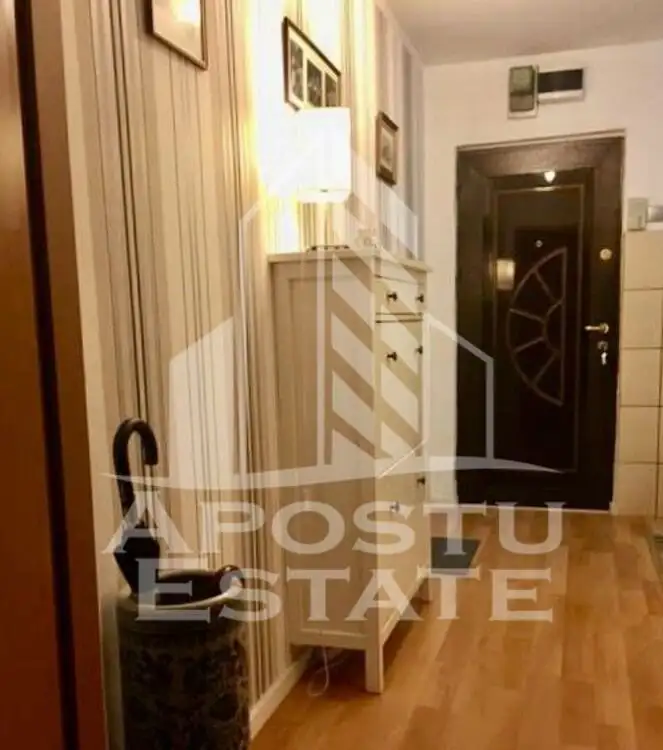 Apartament o camera, balcon si bucatarie inchisa, centrala proprie