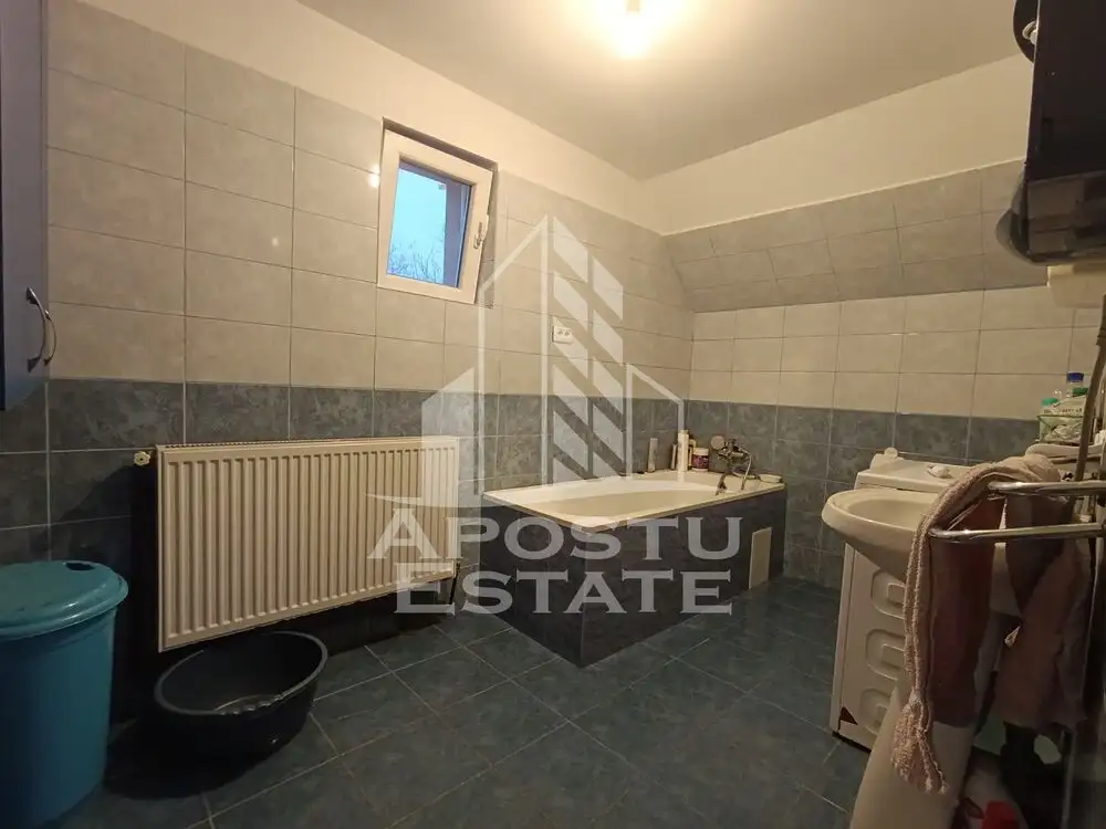 Casa individuala,izolata termic, 5 camere, curte proprie,2 bai, Ronat