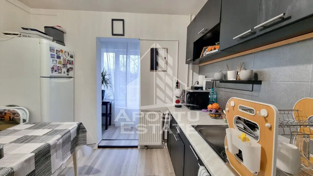 Apartament 2 camere, etaj 1, centrala proprie, zona Calea Lipovei