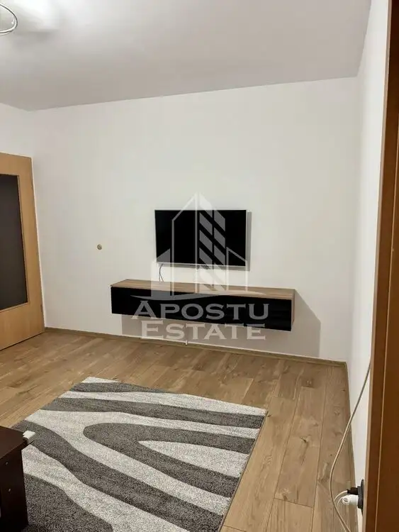 Apartament cu 3 camere, centrala proprie, etaj 3, zona Girocului