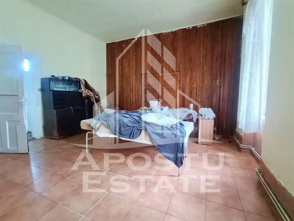 Apartament cu 4 camere, la parter, cu 2 fronturi stradale