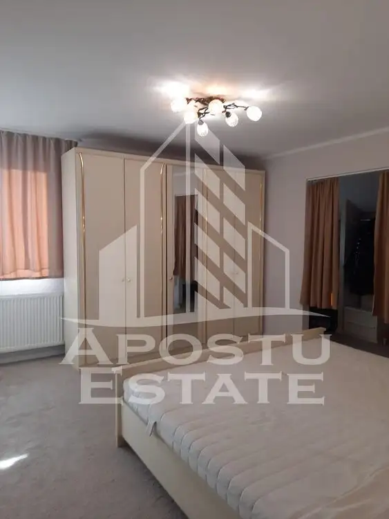 Casă cu 5 camere , 240 mp, teren 701mp,centrală proprie, Vladimirescu