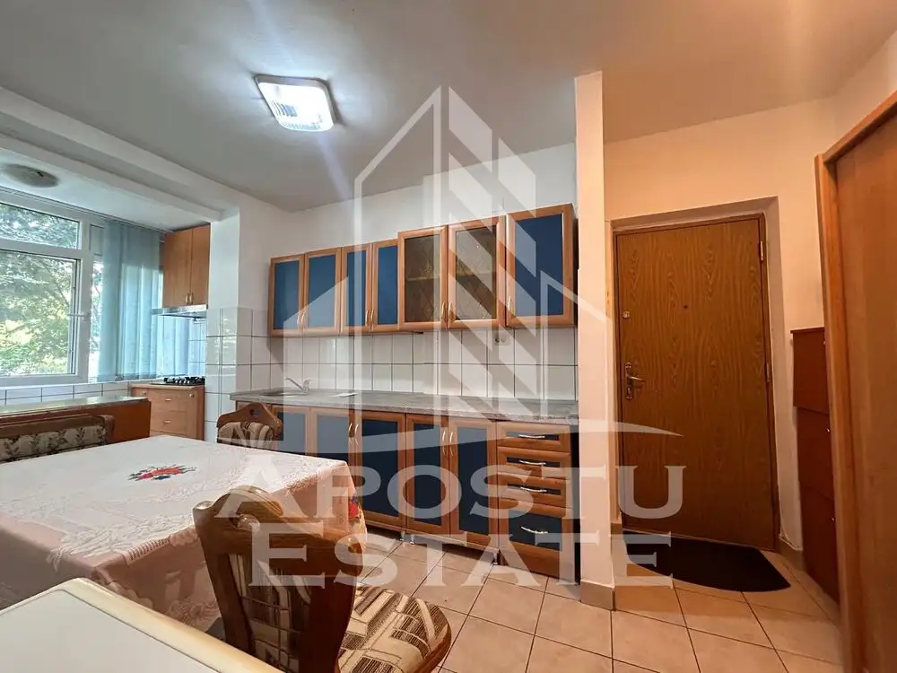 Apartament 2 camere, cu garaj si loc de parcare in Piata Balcesc