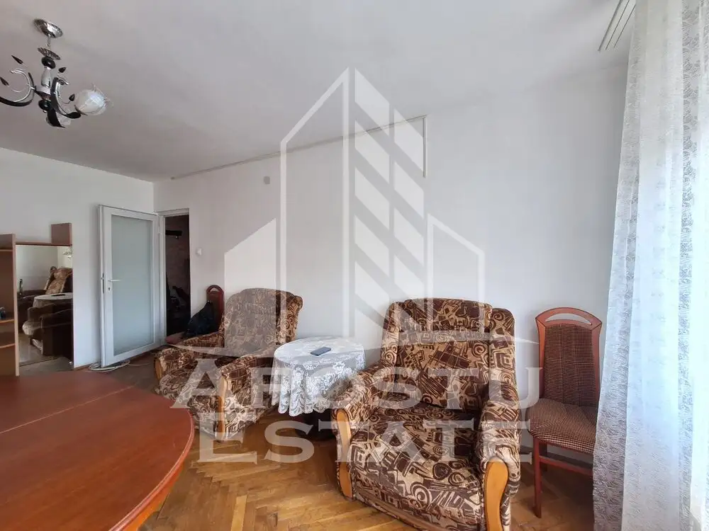 Apartament cu 3 camere, decomandat, zona Girocului