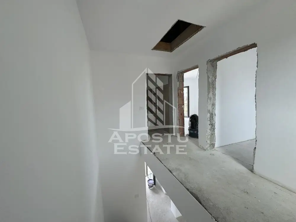 Duplex cu 3 camere despartit prin camera tehnica