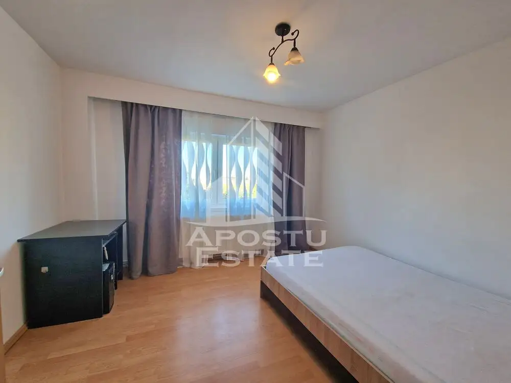 Apartament cu 4 camere, centrala proprie, decomandat, zona Fabric