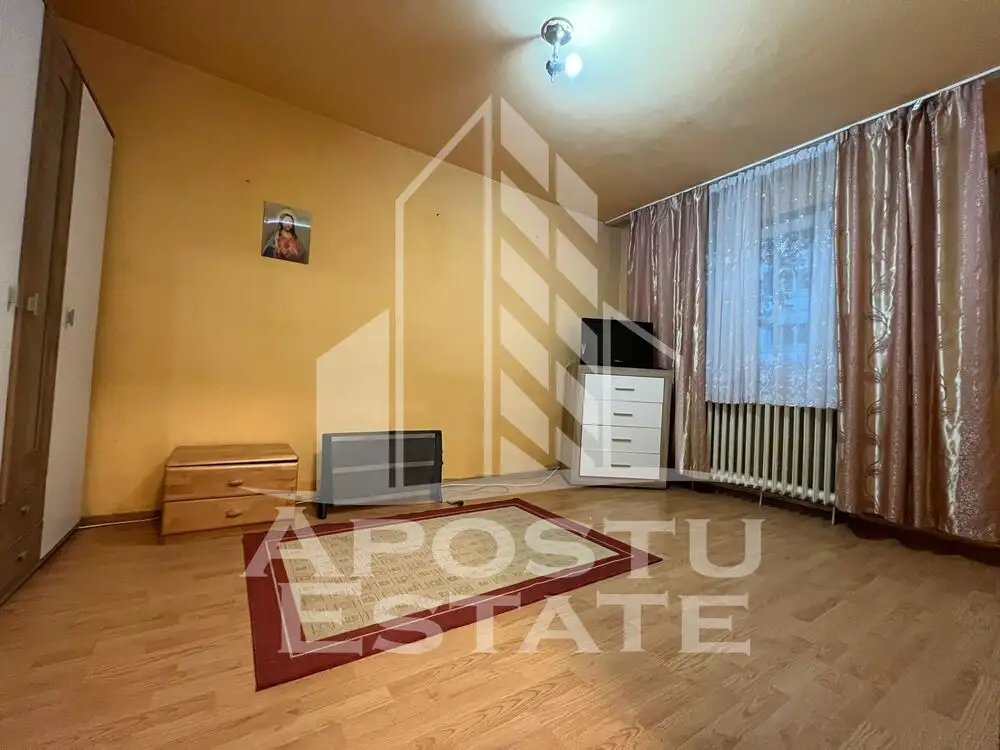 Apartament cu 2 camere, renovat cu centrala proprie in zona Dambovita