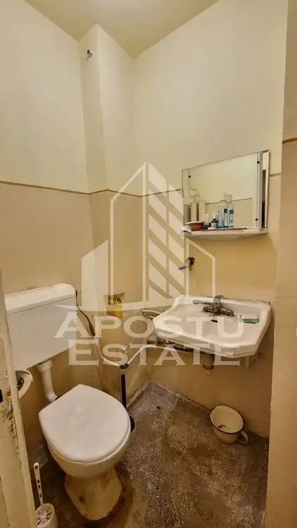 Apartament 4 camere, decomandat, zona Cetatii