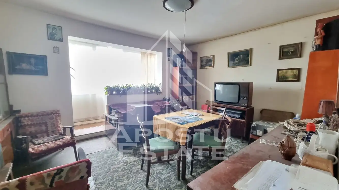 Apartament 4 camere, decomandat, zona Cetatii