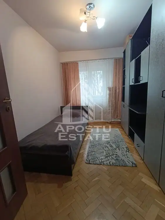 Apartament 4 camere, decomandat, centrala proprie, etaj 1, Dambovita