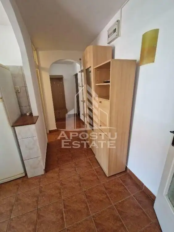 Apartament cu 3 camere in zona Complexului. centrala termica, boxa